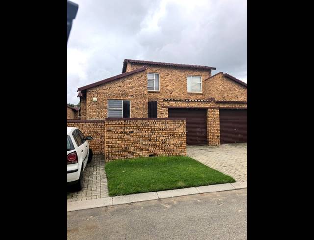 2 BEDROOM TOWNHOUSE FOR SALE IN HONEYPARK